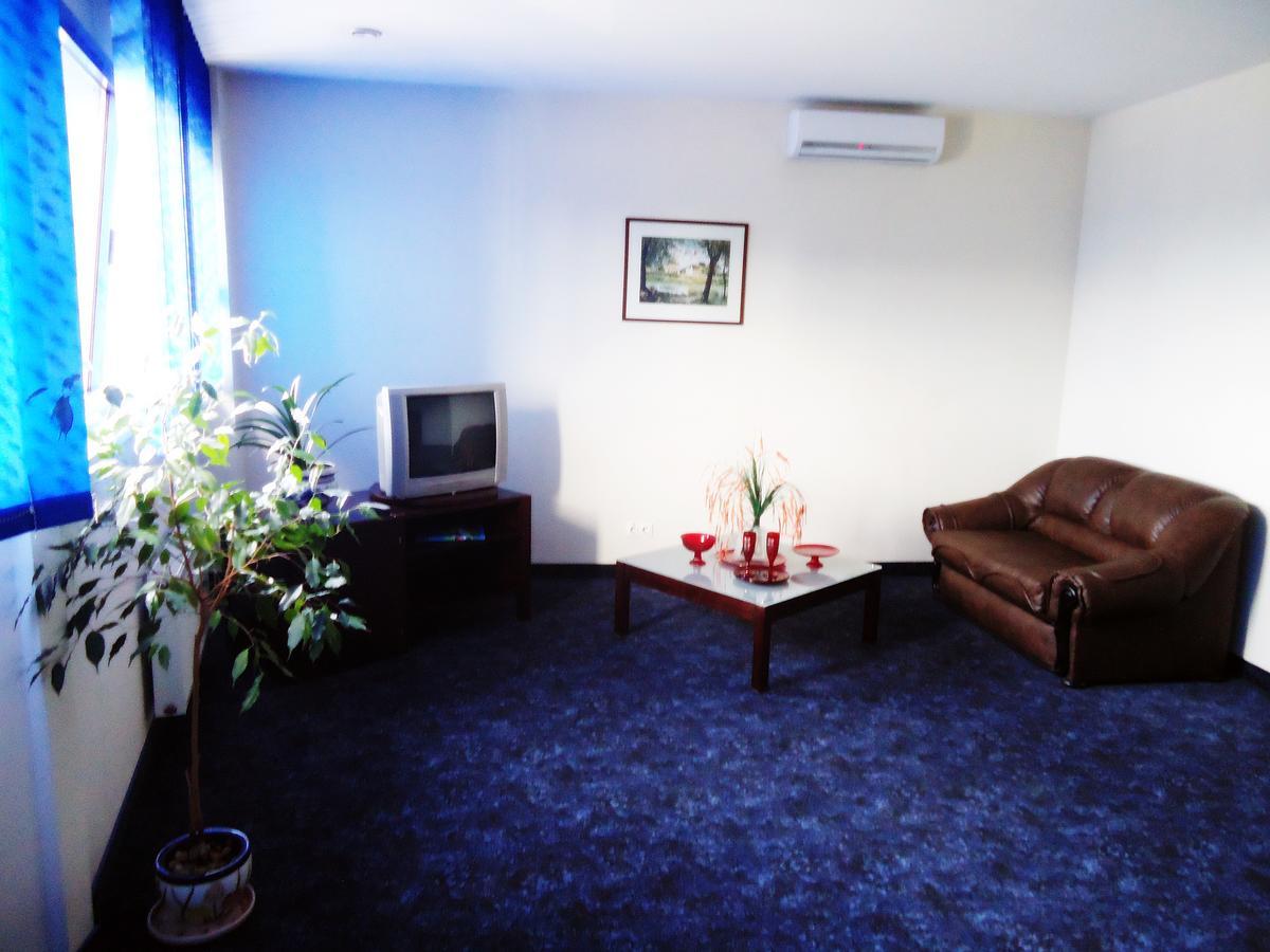 Tanagra Hotel VNO Exterior foto